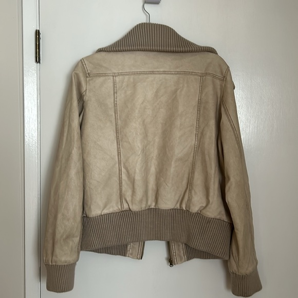 Beautiful women’s pleather jacket - Picture 4 of 4